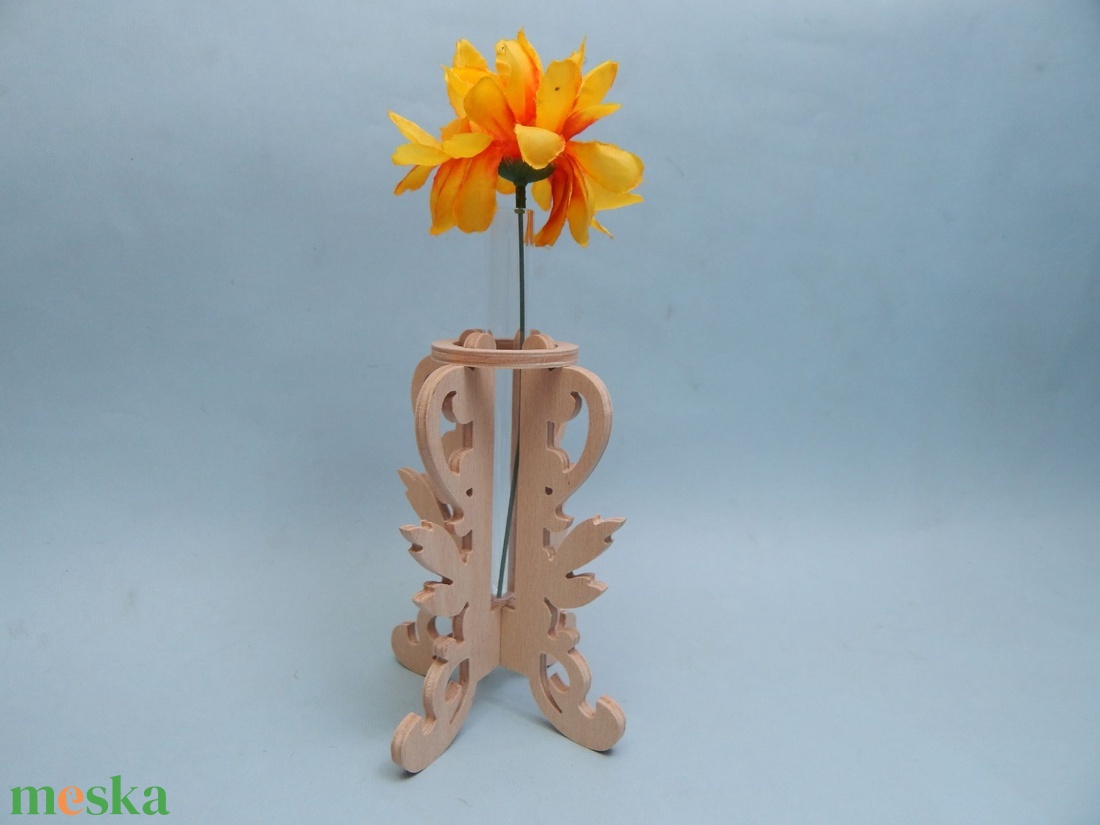 Fából készült váza kémcsővel 1 szál virágnak - otthon & életmód - virágdekoráció - virágtartó - váza - Meska.hu
