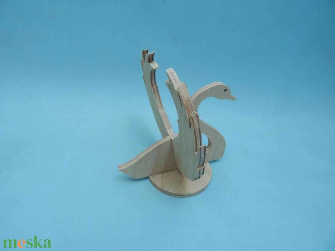 Fa asztali dísz hattyú mintával - otthon & életmód - dekoráció - asztal és polc dekoráció - asztaldísz - Meska.hu