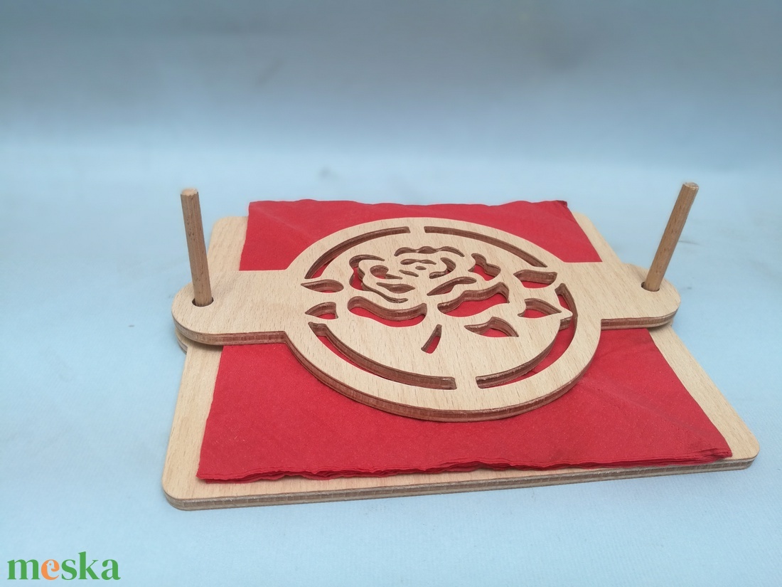 Fa virágmintás szalvétatartó nehezékkel - otthon & életmód - konyhafelszerelés, tálalás - tálalás - szalvétatartó, szalvétagyűrű - Meska.hu