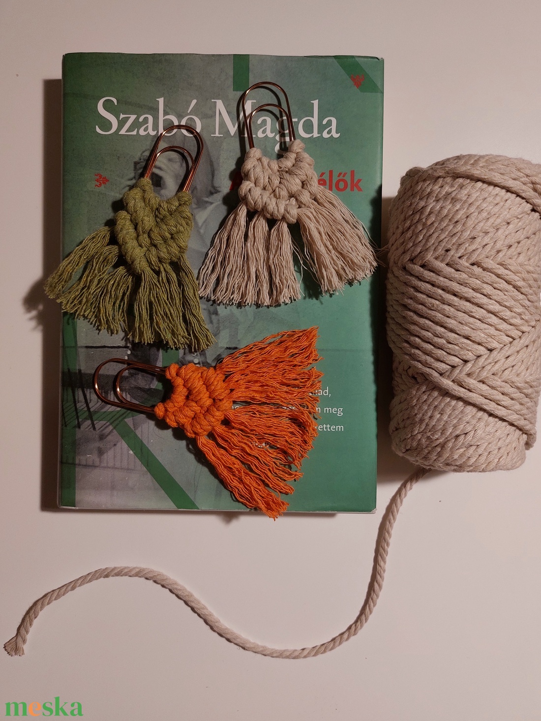 Makramé könyvjelző három színben  - könyv & zene - könyvjelző - Meska.hu