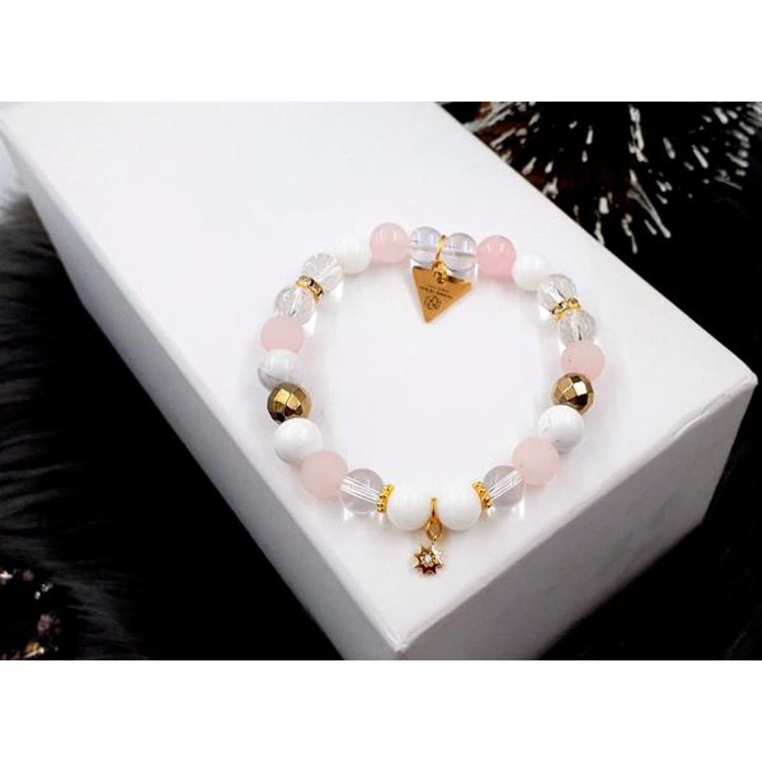 Álomszép apró csillag medálos ásványkarkötő - ékszer - karkötő - gyöngyös karkötő - Meska.hu