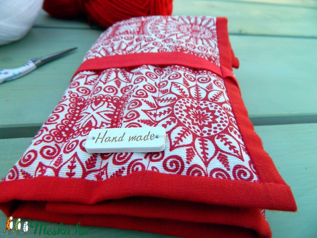Horgolótű tartó piros mandala mintával -  - Meska.hu