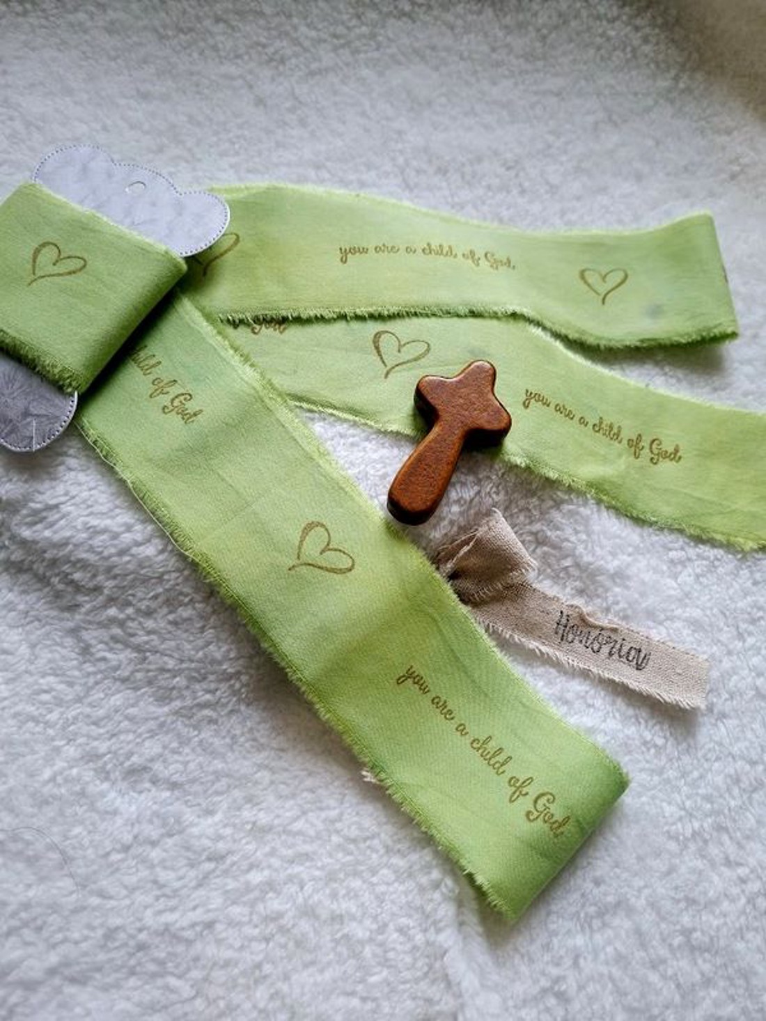 Kézzel festett és bélyegzett, tépett, pamutszalag, Bibliai, igés, felirattal- zöld- 030 -  - Meska.hu