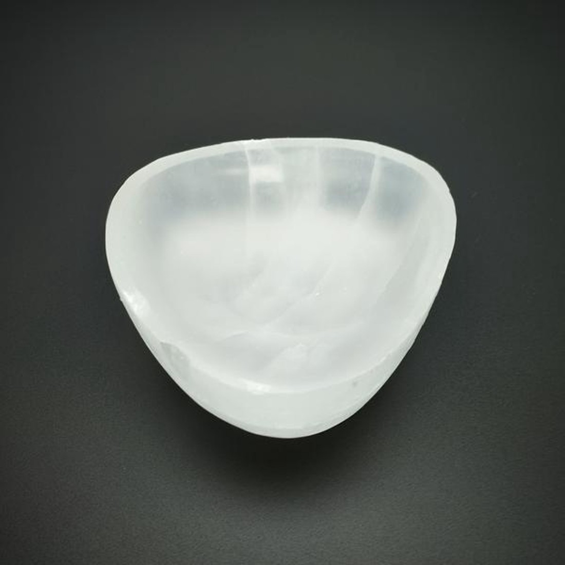 Szelenit tál háromszög 10cm - kellékek & szerszámok - ásvány alapanyag - szelenit korong - Meska.hu