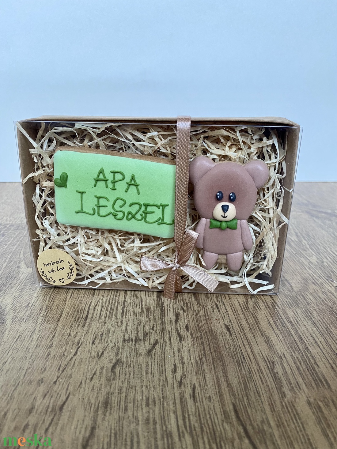 Apa leszel kismackóval - Mézeskalács dísz dobozban - otthon & életmód - dekoráció - asztal és polc dekoráció - díszdoboz - Meska.hu Apa leszel kismackóval - Mézeskalács dísz dobozban - otthon & életmód - dekoráció - asztal és polc dekoráció - díszdoboz - Meska.hu