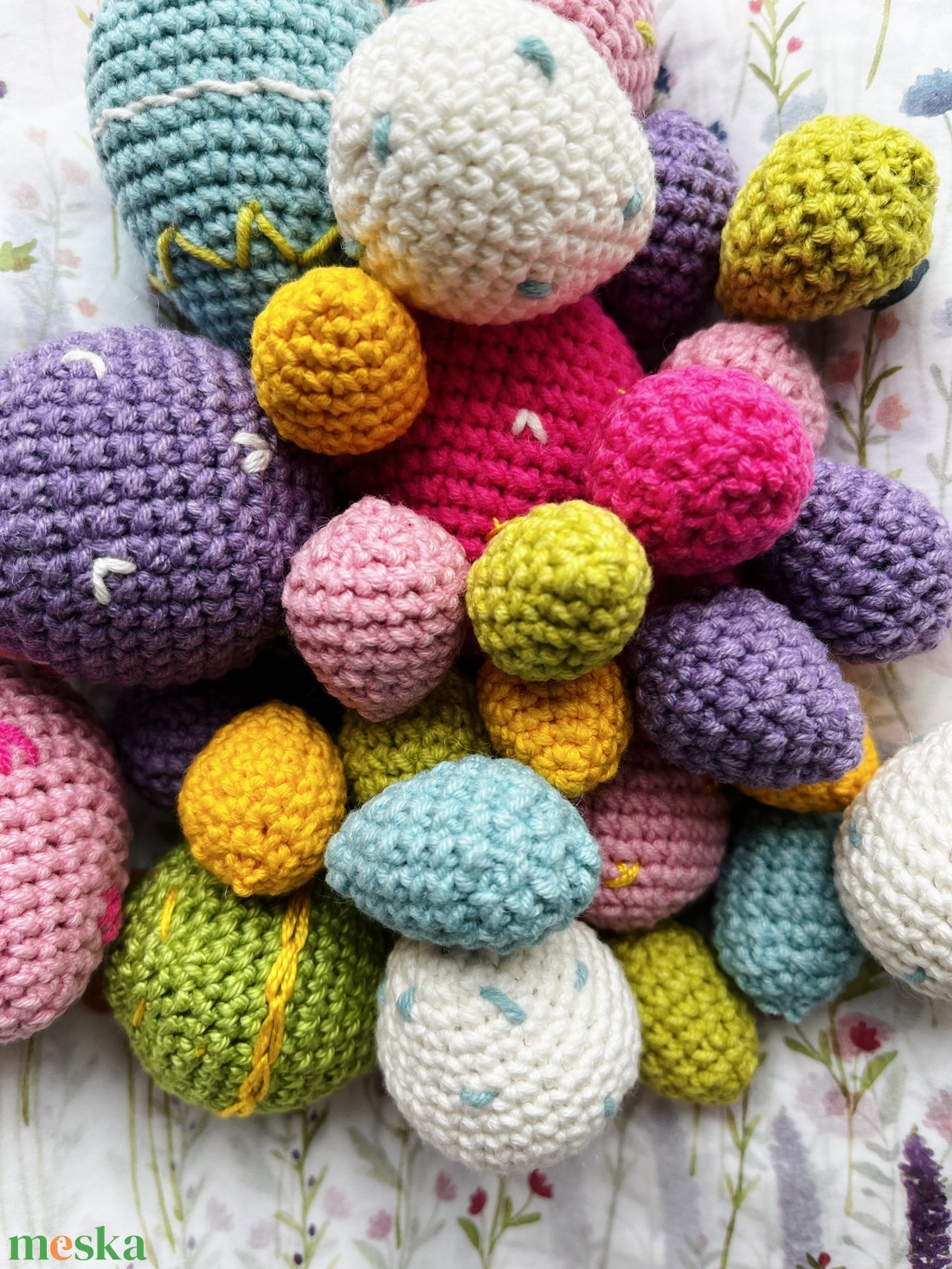 Horgolt tojások girland (csomag) - ünnepi díszek, dekorációk - húsvéti díszek és dekorációk - húsvéti tojás, hímestojás - Meska.hu