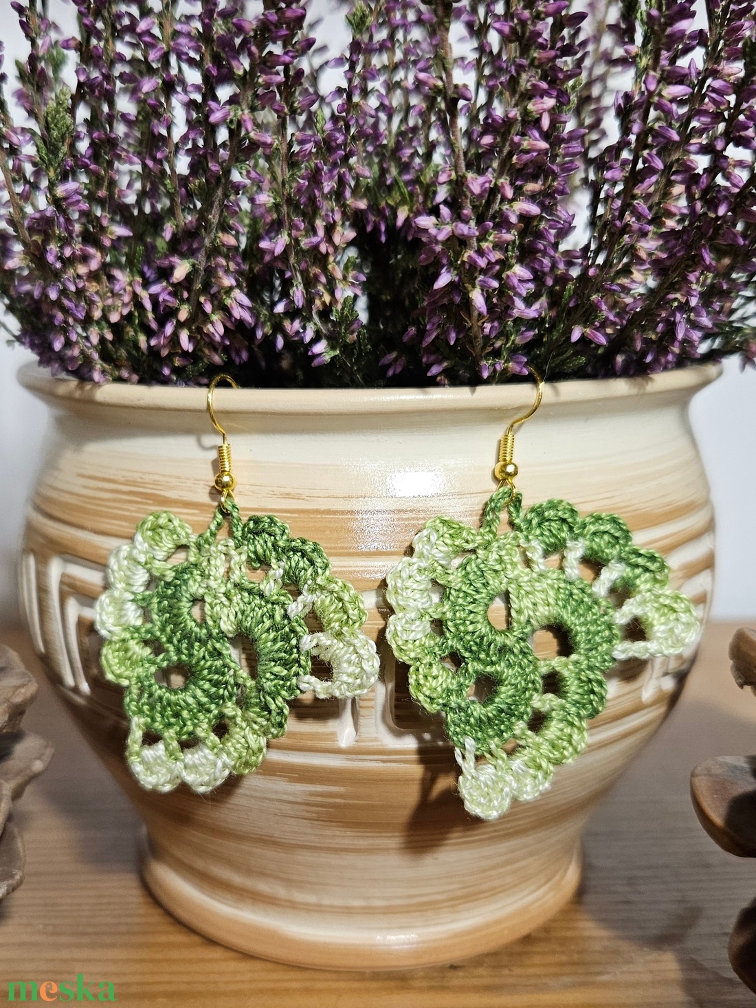 Horgolt fülbevaló - bohókás háromszög - zöld színátmenetes 2. - ékszer - fülbevaló - lógó fülbevaló - Meska.hu