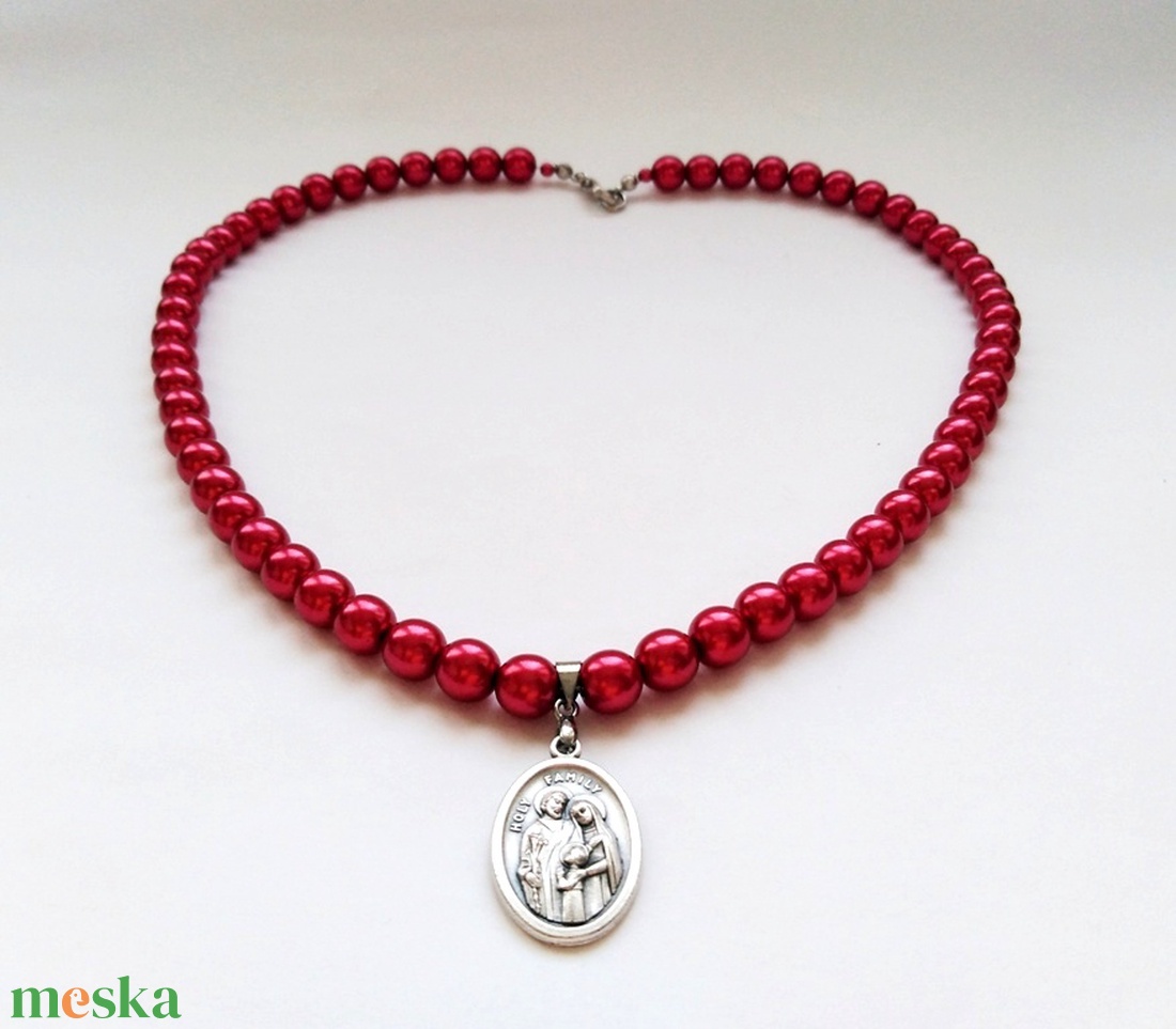 Egysoros meggypiros üvegtekla kaláris fém medállal 8 mm-es üvegtekla gyöngyből - ékszer - nyaklánc - gyöngyös nyaklánc - Meska.hu