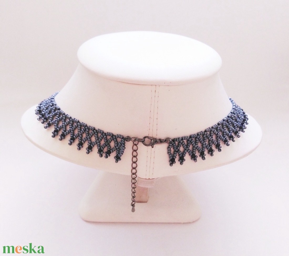 Antracit szürke kistászli - fekete gyönggyel - ékszer - nyaklánc - gyöngyös nyaklánc - Meska.hu