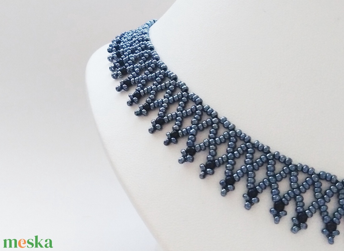 Antracit szürke kistászli - fekete gyönggyel - ékszer - nyaklánc - gyöngyös nyaklánc - Meska.hu