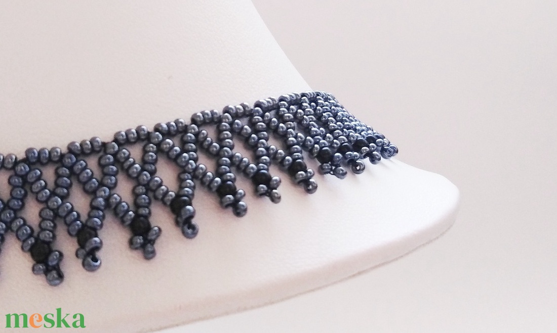 Antracit szürke kistászli - fekete gyönggyel - ékszer - nyaklánc - gyöngyös nyaklánc - Meska.hu