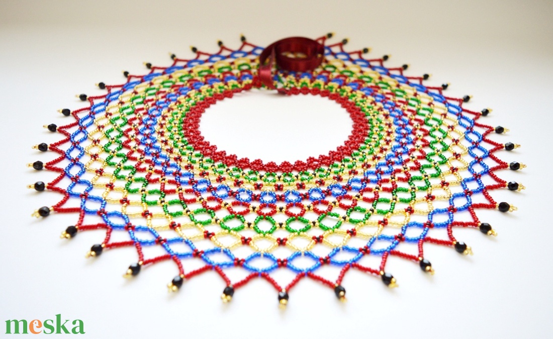 Sárközi csipkegyöngy - meggypiros, kék - ékszer - nyaklánc - gyöngyös nyaklánc - Meska.hu