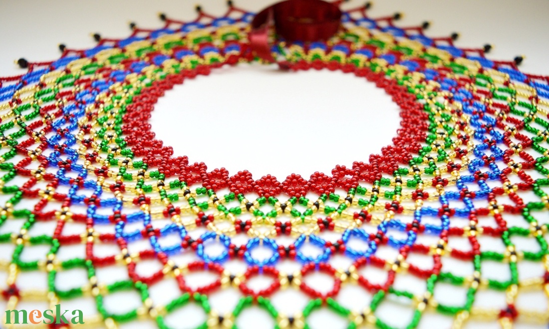 Sárközi csipkegyöngy - meggypiros, kék - ékszer - nyaklánc - gyöngyös nyaklánc - Meska.hu