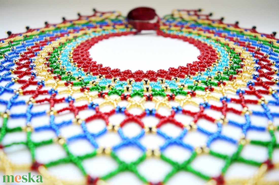 Sárközi csipkegyöngy - meggypiros, türkiz, arany - ékszer - nyaklánc - gyöngyös nyaklánc - Meska.hu