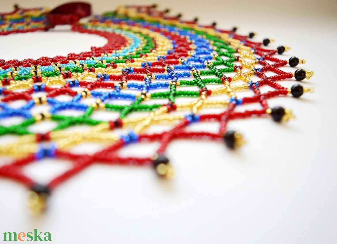 Sárközi csipkegyöngy - meggypiros, türkiz, arany - ékszer - nyaklánc - gyöngyös nyaklánc - Meska.hu