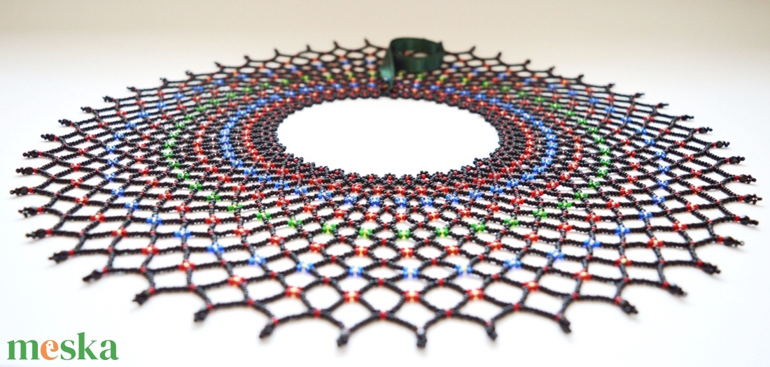 Sárközi csipkegyöngy - fekete, meggypiros, kék, zöld, arany - ékszer - nyaklánc - gyöngyös nyaklánc - Meska.hu