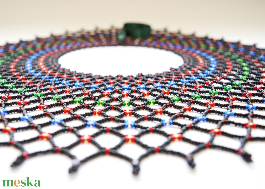 Sárközi csipkegyöngy - fekete, meggypiros, kék, zöld, arany - ékszer - nyaklánc - gyöngyös nyaklánc - Meska.hu