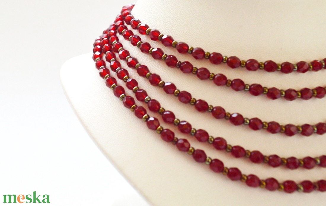 5 soros meggypiros kaláris bronzzal - 6 mm-es csiszolt üveggyöngyből - ékszer - nyaklánc - gyöngyös nyaklánc - Meska.hu