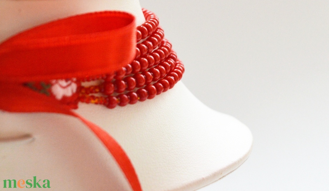 5 soros meggypiros kaláris - nagyszemű és apróbb szemű cseh kásagyöngyből - ékszer - nyaklánc - párhuzamos nyaklánc - Meska.hu