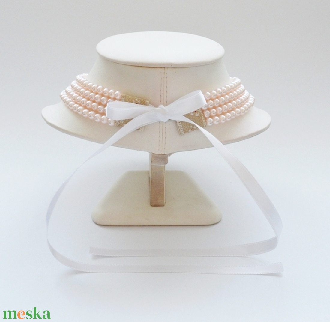 4 soros púder színű / halvány rózsaszín üvegtekla kaláris - 6 mm-es üvegtekla gyöngyből - ékszer - nyaklánc - gyöngyös nyaklánc - Meska.hu