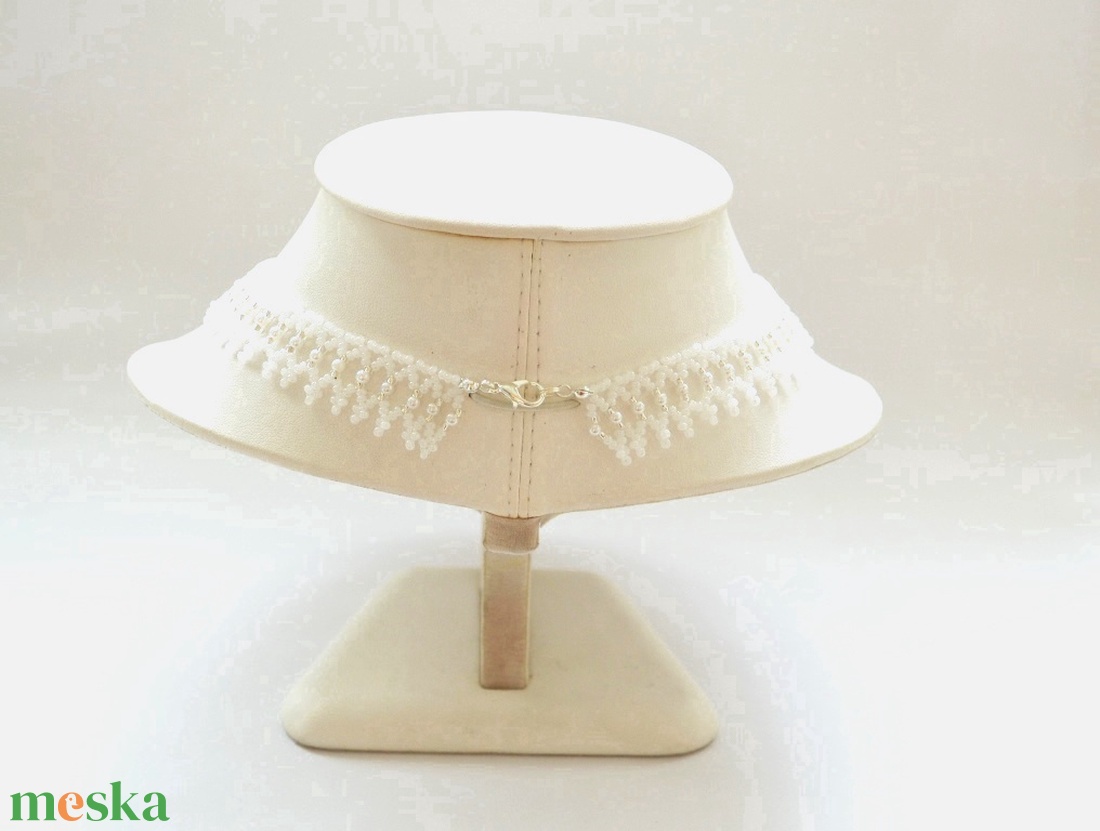 Fehér kistászli - fehér teklagyönggyel - ékszer - nyaklánc - gyöngyös nyaklánc - Meska.hu