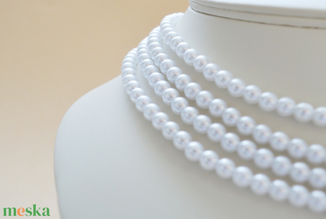 4 soros fehér kaláris - plastic gyöngyből - ékszer - nyaklánc - gyöngyös nyaklánc - Meska.hu