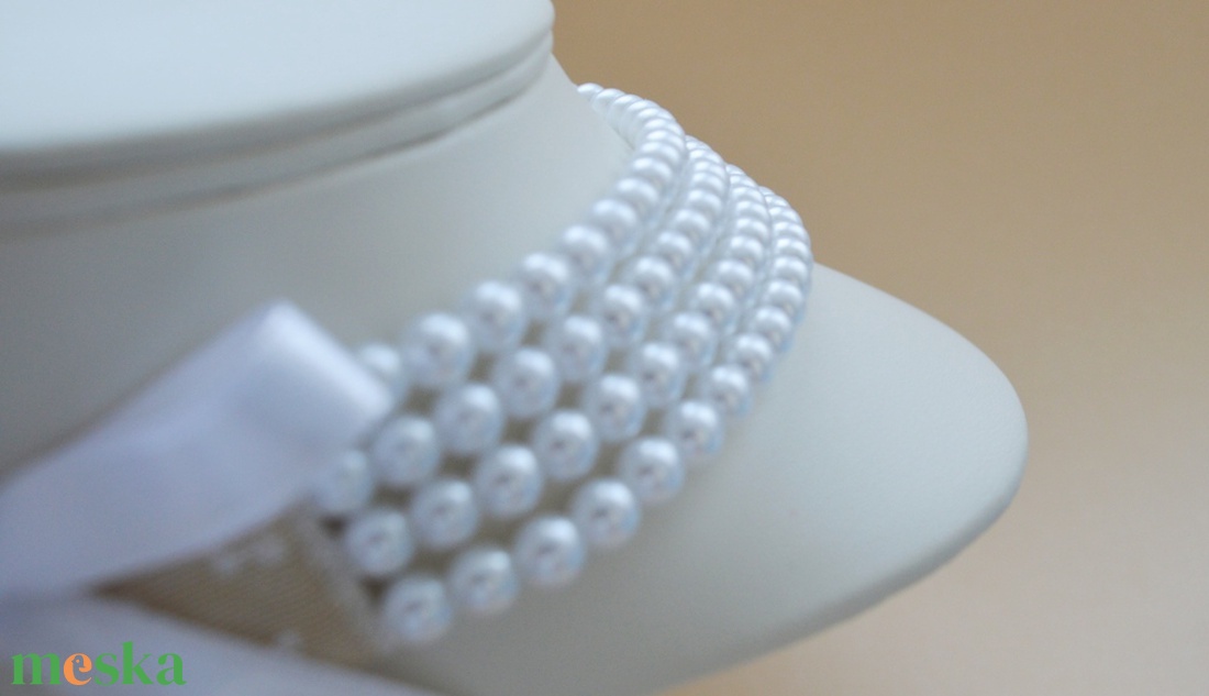 4 soros fehér kaláris - plastic gyöngyből - ékszer - nyaklánc - gyöngyös nyaklánc - Meska.hu