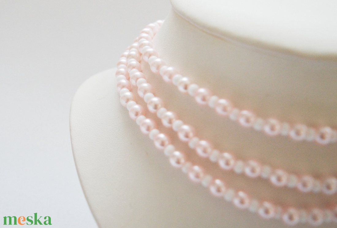 3 soros halvány rózsaszín - fehér kaláris - 6 mm-es üvegteklagyöngyből és nagyszemű kásagyöngyből - ékszer - nyaklánc - párhuzamos nyaklánc - Meska.hu