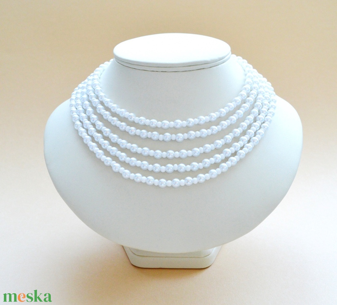 5 soros fehér kaláris - 6 mm-es plastic gyöngyből és nagyszemű kásagyöngyből - ékszer - nyaklánc - párhuzamos nyaklánc - Meska.hu