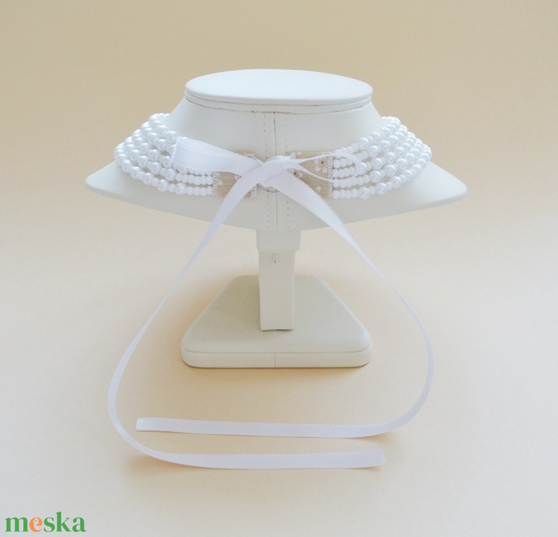 5 soros fehér kaláris - 6 mm-es plastic gyöngyből és nagyszemű kásagyöngyből - ékszer - nyaklánc - párhuzamos nyaklánc - Meska.hu