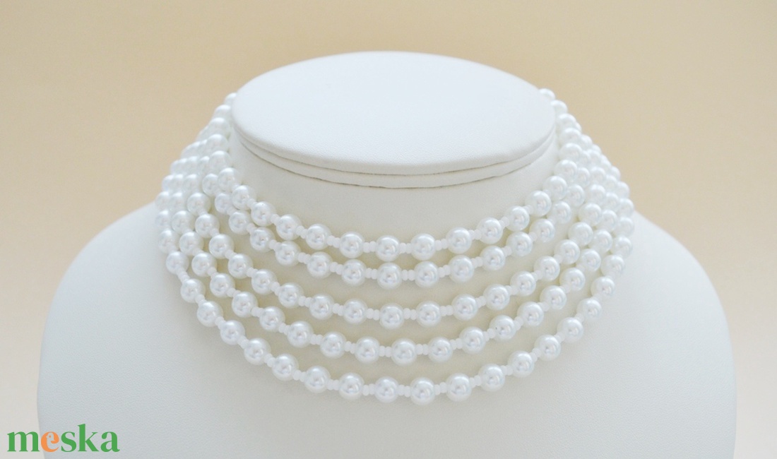 Kislánymak való méretű 5 soros fehér kaláris - 6 mm-es üvegtekla gyöngyből és apróbb szemű kásagyöngyből - ékszer - nyaklánc - párhuzamos nyaklánc - Meska.hu