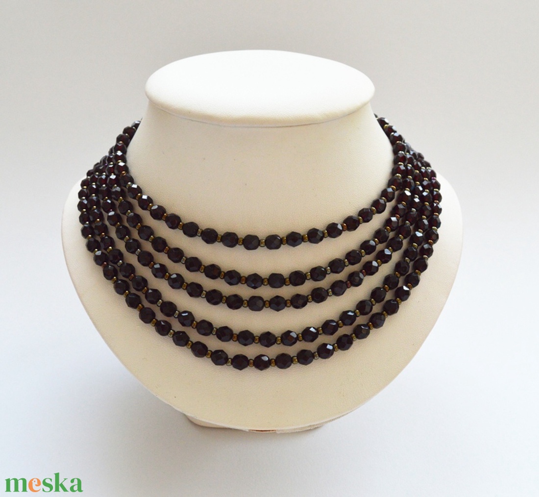 5 soros, feketébe hajló sötétbordó kaláris bronzzal - 6 mm-es csiszolt üveggyöngyből - ékszer - nyaklánc - párhuzamos nyaklánc - Meska.hu