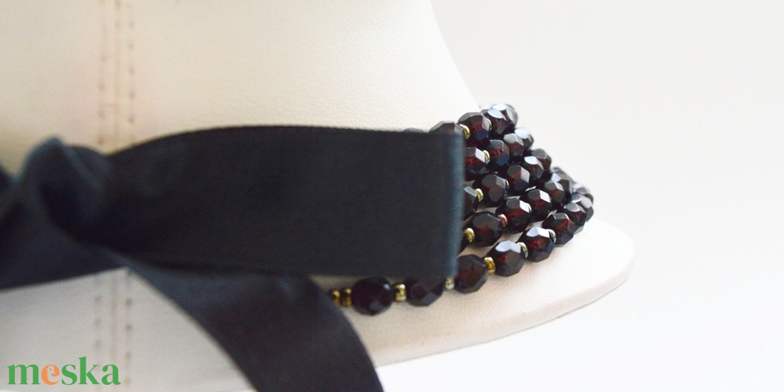 5 soros, feketébe hajló sötétbordó kaláris bronzzal - 6 mm-es csiszolt üveggyöngyből - ékszer - nyaklánc - párhuzamos nyaklánc - Meska.hu