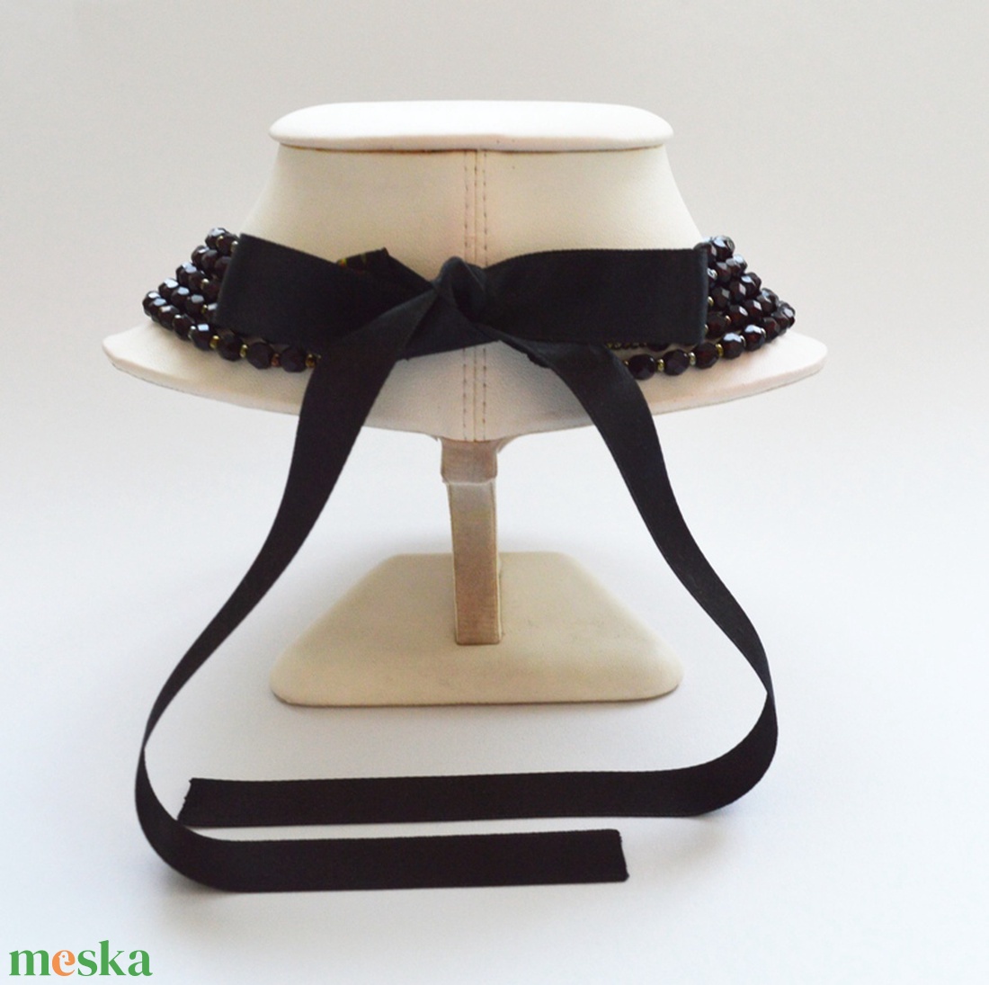 5 soros, feketébe hajló sötétbordó kaláris bronzzal - 6 mm-es csiszolt üveggyöngyből - ékszer - nyaklánc - párhuzamos nyaklánc - Meska.hu