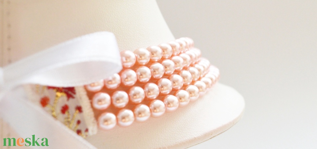 4 soros halvány rózsaszín kaláris - 6 mm-es üvegtekla gyöngyből - ékszer - nyaklánc - gyöngyös nyaklánc - Meska.hu