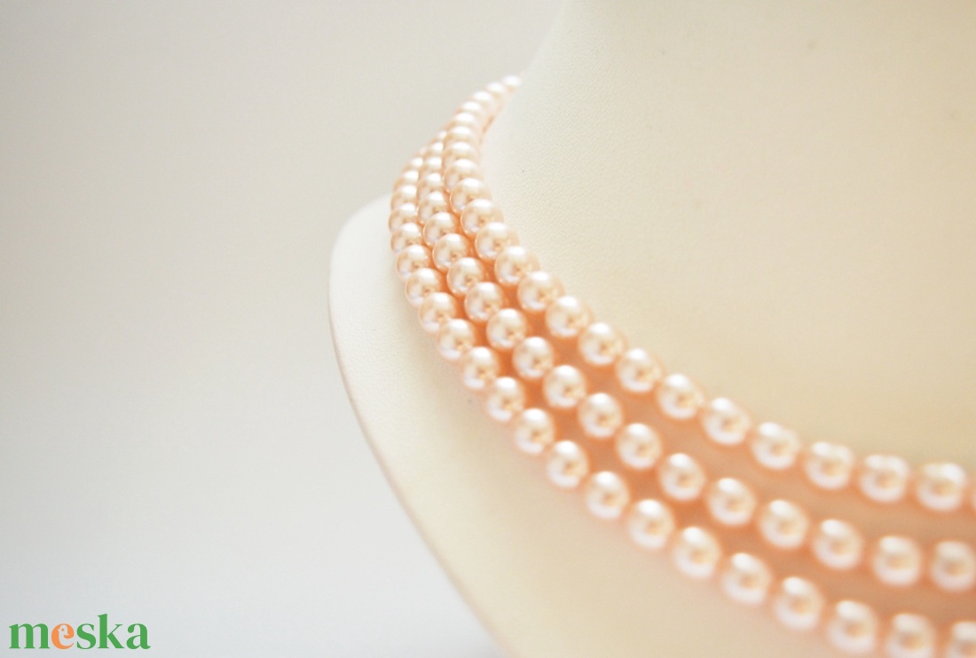 3 soros halvány barackos rózsaszín kaláris - 6 mm-es üvegtekla gyöngyből - ékszer - nyaklánc - gyöngyös nyaklánc - Meska.hu