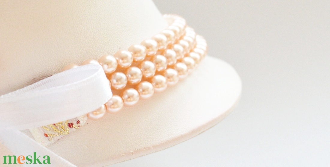 3 soros halvány barackos rózsaszín kaláris - 6 mm-es üvegtekla gyöngyből - ékszer - nyaklánc - gyöngyös nyaklánc - Meska.hu