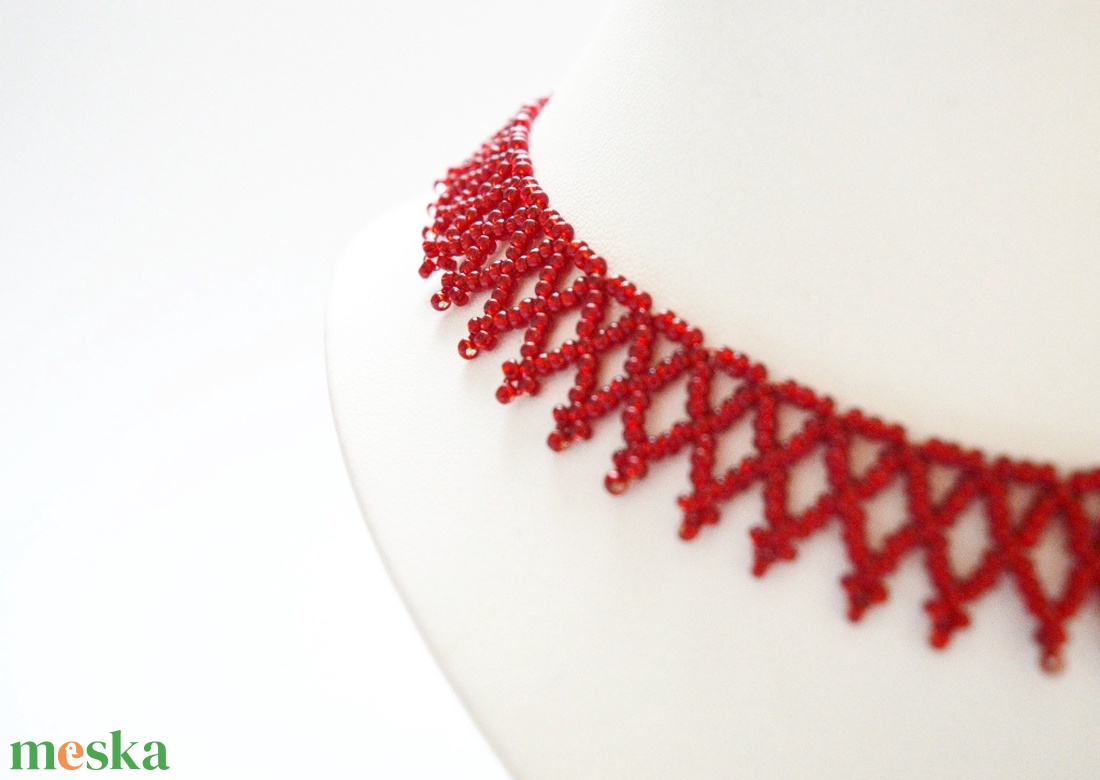 Kislánynak való méretű meggypiros kistászli - fényesközepű gyöngyből - ékszer - nyaklánc - gyöngyös nyaklánc - Meska.hu