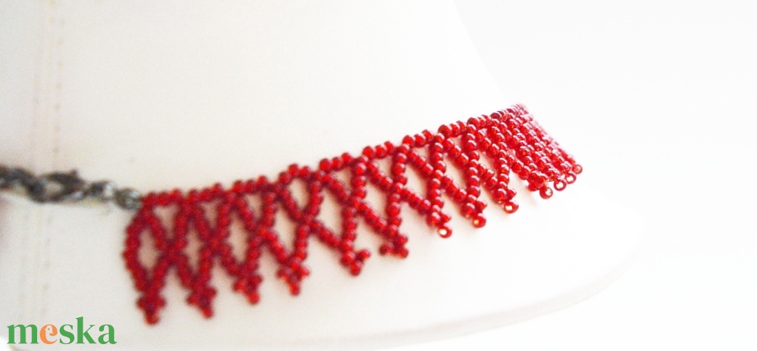 Kislánynak való méretű meggypiros kistászli - fényesközepű gyöngyből - ékszer - nyaklánc - gyöngyös nyaklánc - Meska.hu