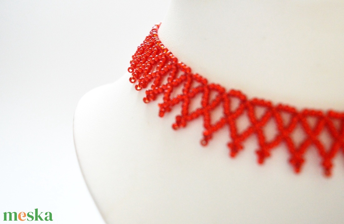 Kislánynak való méretű paprikapiros kistászli - fényesközepű gyöngyből - ékszer - nyaklánc - gyöngyös nyaklánc - Meska.hu