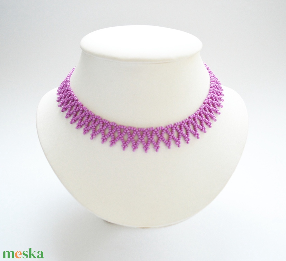 Kislánynak való méretű lilás rózsaszín / magenta kistászli - telt színű kásagyöngyből - ékszer - nyaklánc - gyöngyös nyaklánc - Meska.hu