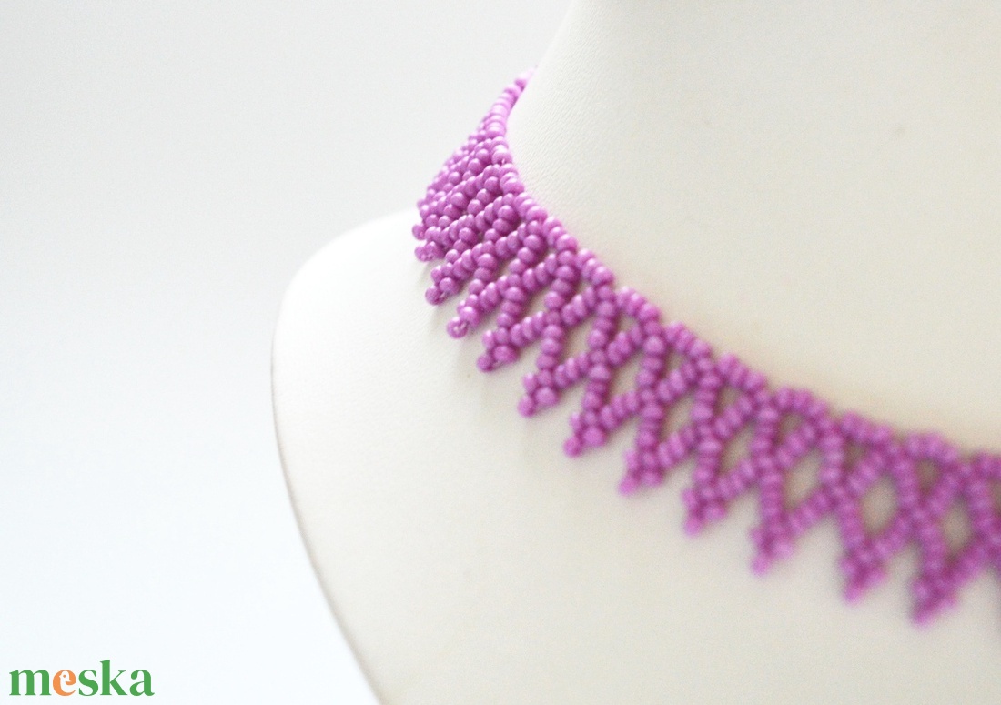 Kislánynak való méretű lilás rózsaszín / magenta kistászli - telt színű kásagyöngyből - ékszer - nyaklánc - gyöngyös nyaklánc - Meska.hu