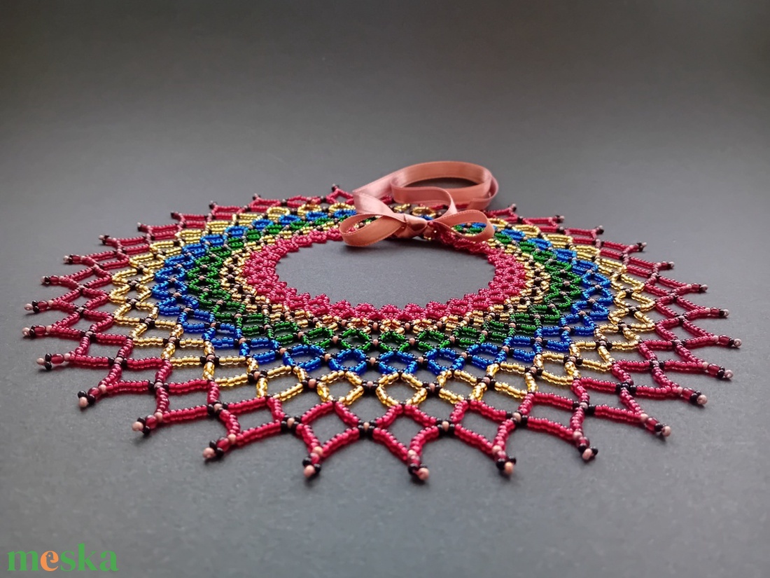 Sárközi csipkegyöngy - piros, zöld - ékszer - nyaklánc - gyöngyös nyaklánc - Meska.hu