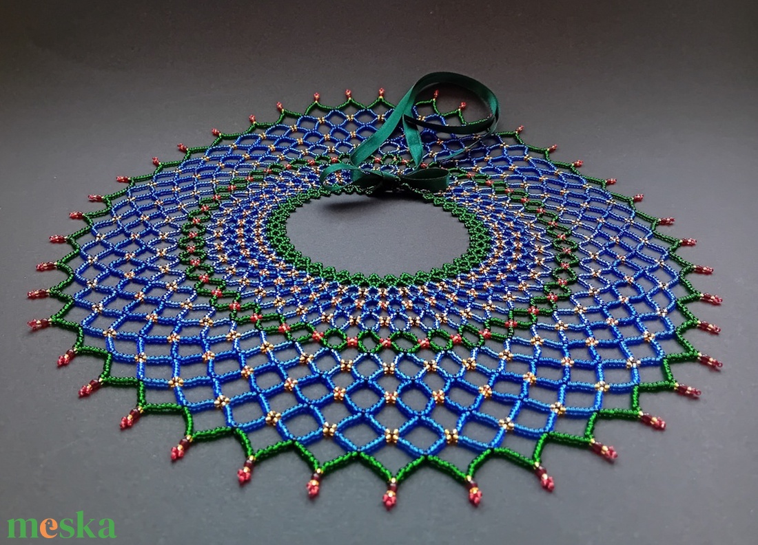 Sárközi csipkegyöngy - zöld, kék, piros - ékszer - nyaklánc - gyöngyös nyaklánc - Meska.hu