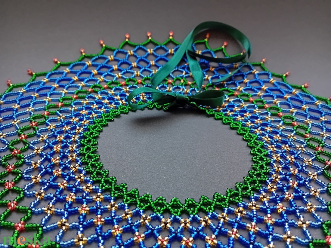 Sárközi csipkegyöngy - zöld, kék, piros - ékszer - nyaklánc - gyöngyös nyaklánc - Meska.hu