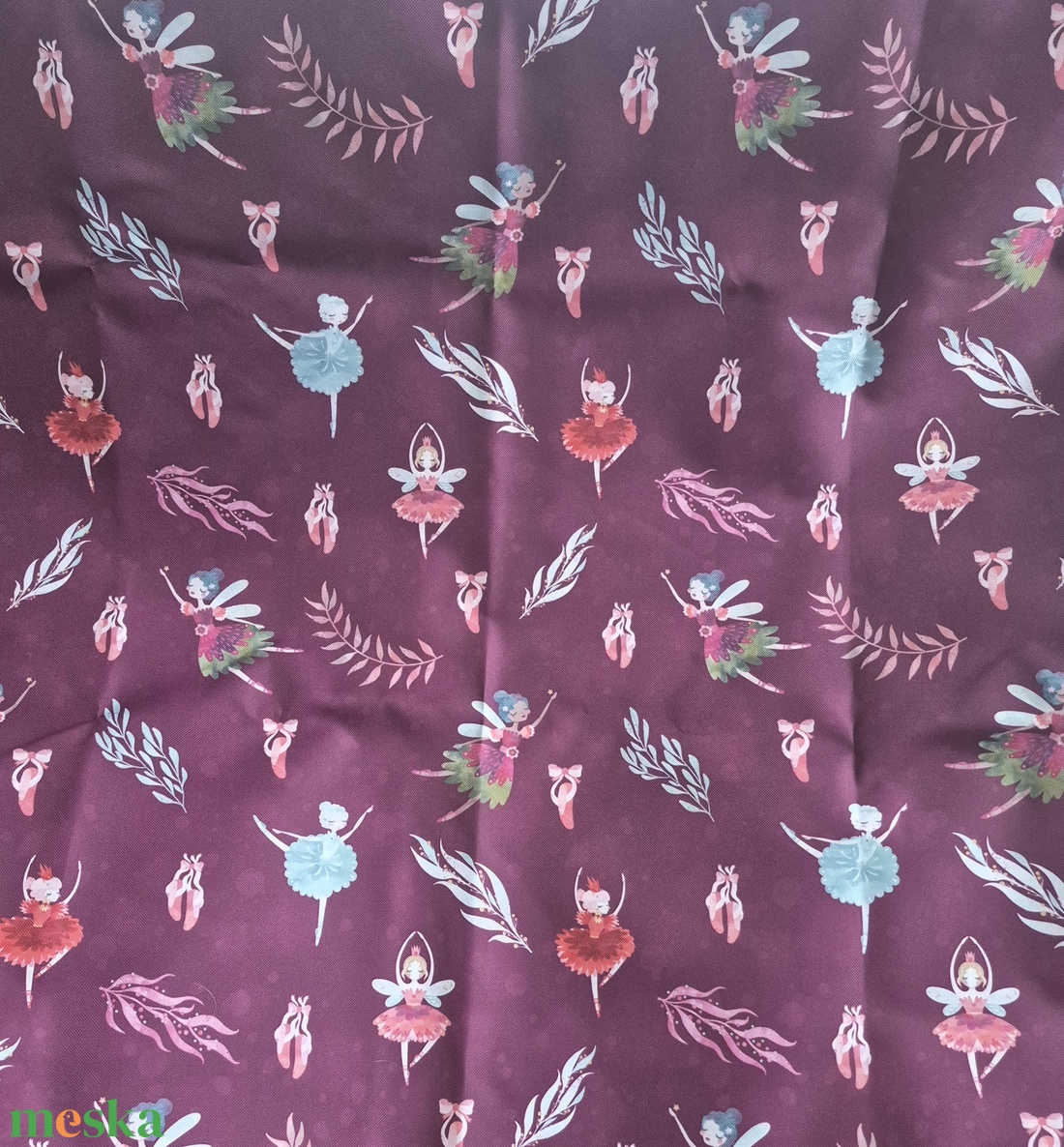 Tündérek bordó alapon  - vízhatlan gyöngyvászon - kellékek & szerszámok - méteráru - vászon - gyöngyvászon - Meska.hu