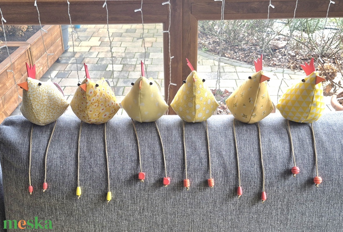 Lakásdekor - húsvéti tyúkok textilből - sárga árnyalatok - ünnepi díszek, dekorációk - húsvéti díszek és dekorációk - húsvéti asztaldíszek - Meska.hu