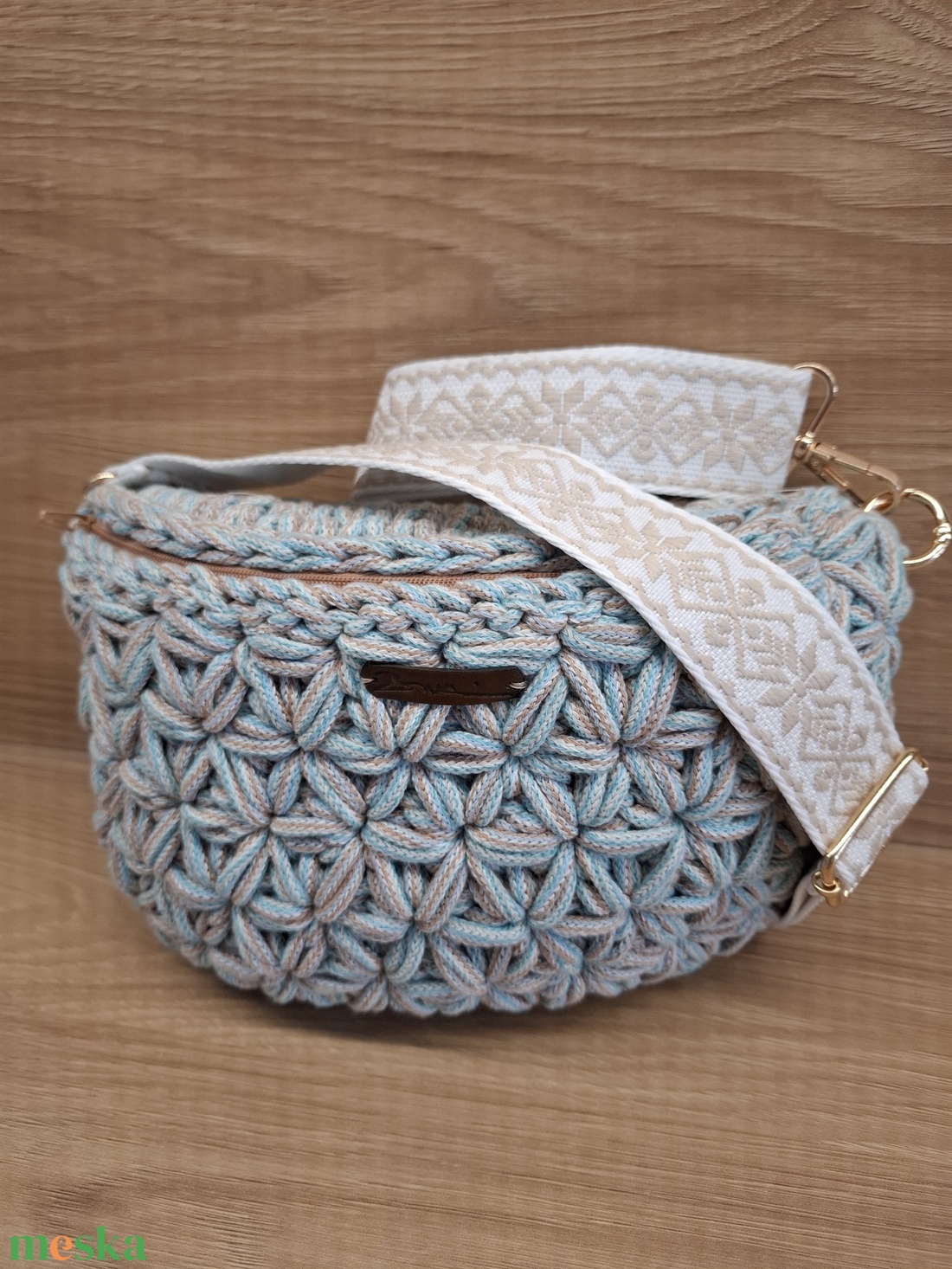 Horgolt dupla szirmos jázmin mintás övtáska/crossbody - táska & tok - kézitáska & válltáska - vállon átvethető táska - Meska.hu Horgolt dupla szirmos jázmin mintás övtáska/crossbody - táska & tok - kézitáska & válltáska - vállon átvethető táska - Meska.hu