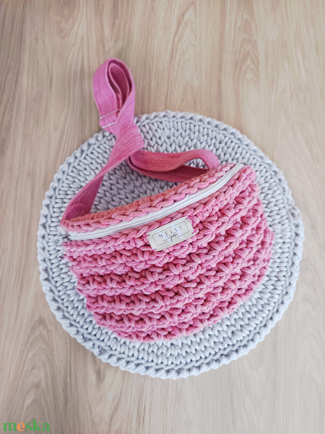 Harmatvirág limitált fonalas horgolt övtáska/crossbody - táska & tok - kézitáska & válltáska - vállon átvethető táska - Meska.hu