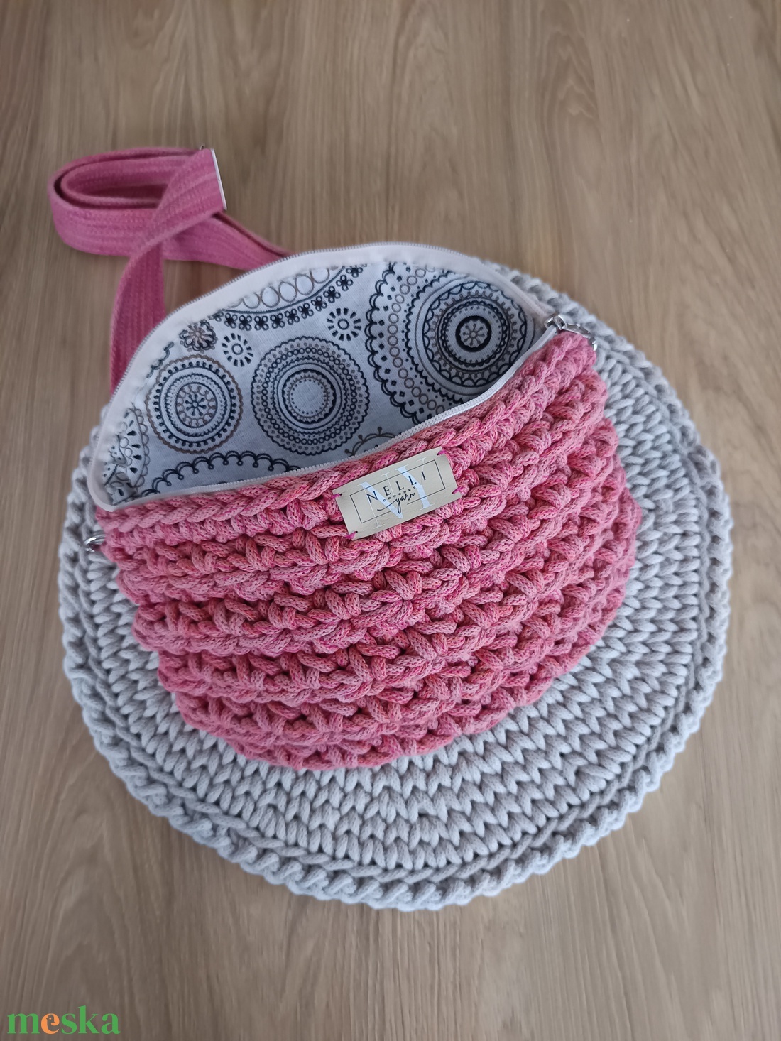 Harmatvirág limitált fonalas horgolt övtáska/crossbody - táska & tok - kézitáska & válltáska - vállon átvethető táska - Meska.hu